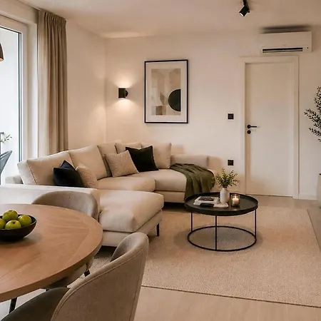 2 Bedroom Stunning In *